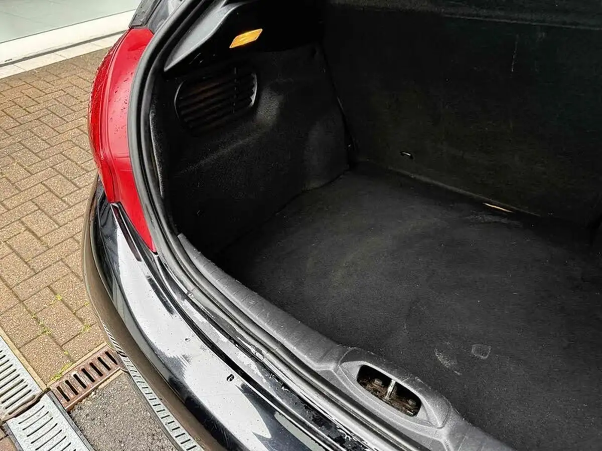 2015-peugeot-208-12-style-puretech-5d-big-19