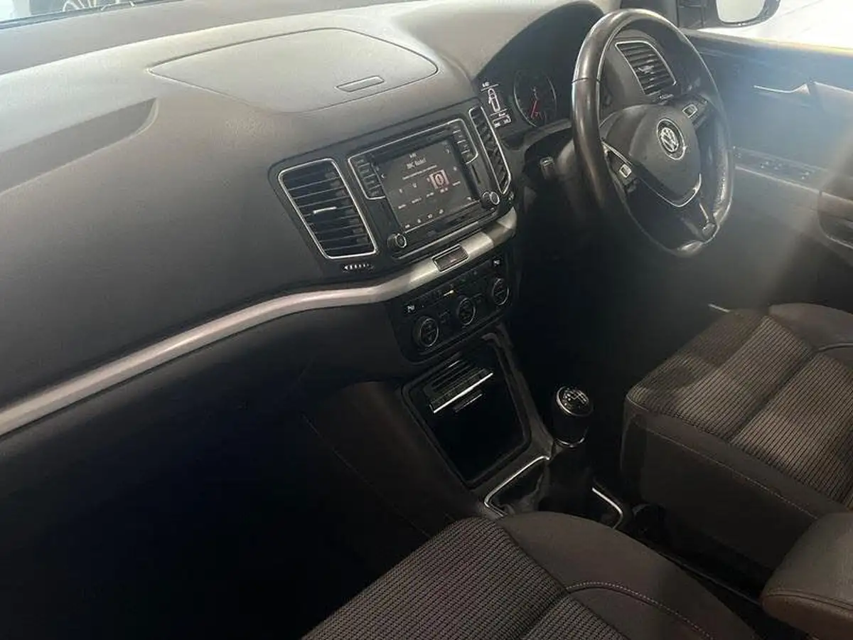 2019-volkswagen-sharan-14-tsi-se-nav-1395cc-big-10