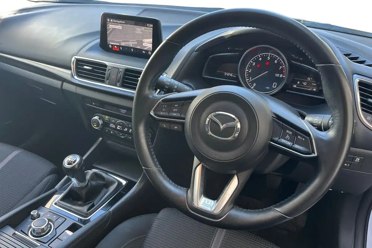 2017-mazda-mazda3-20-sport-nav-120ps-hatchback-5d-big-9