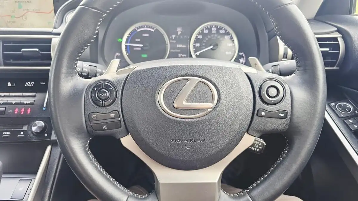 2014-lexus-is-300h-25-executive-edition-big-18