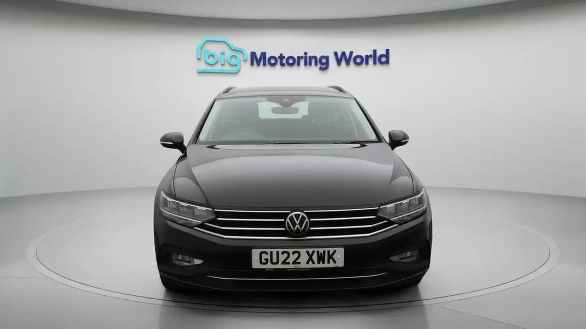 2022-volkswagen-passat-20tdi-se-nav-150ps-estate-5d-big-2