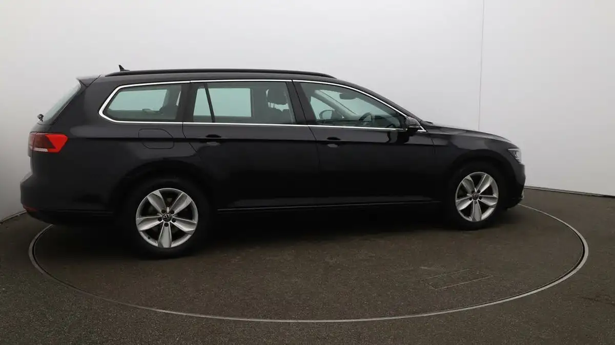 2022-volkswagen-passat-20tdi-se-nav-150ps-estate-5d-big-50