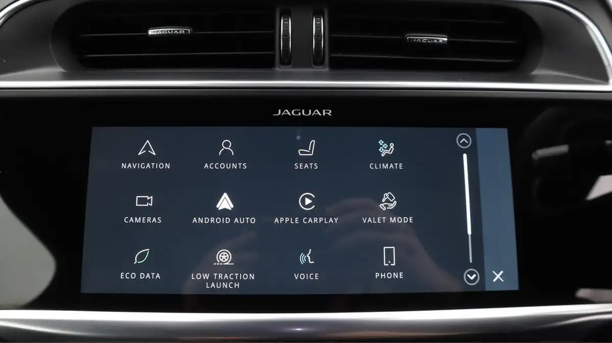 2022-jaguar-i-pace-ev400-black-big-26