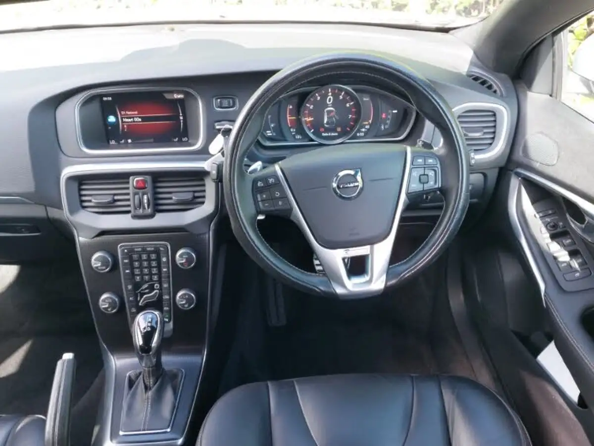 2019-volvo-v40-15-t3-r-design-edition-big-6
