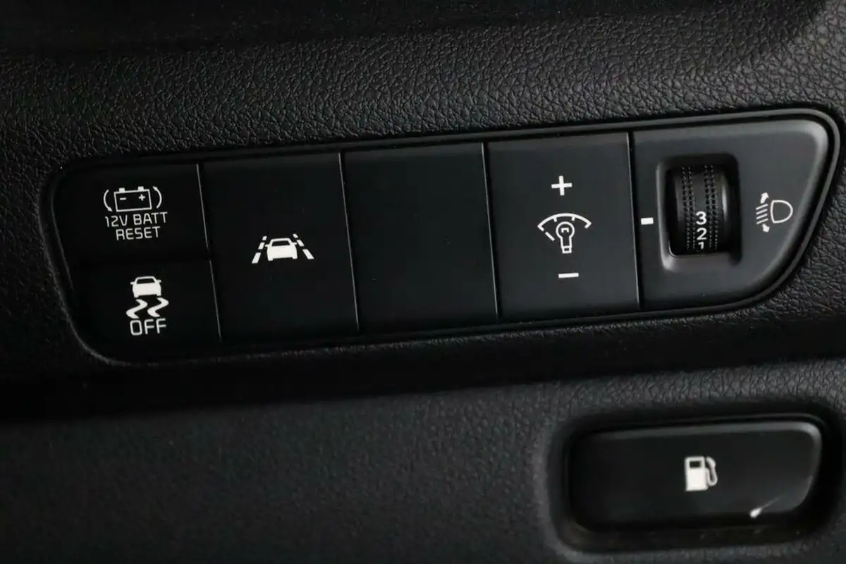 2022-kia-niro-16-gdi-2-139bhp-156kwh-big-13