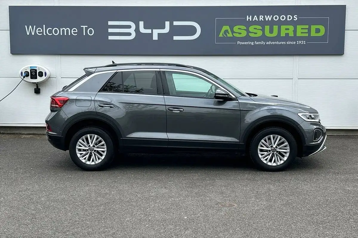2022-volkswagen-t-roc-15-tsi-life-dsg-big-1