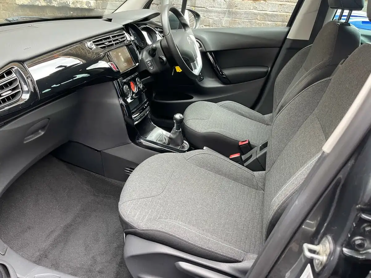 2016-citroen-c3-12-puretech-platinum-big-22