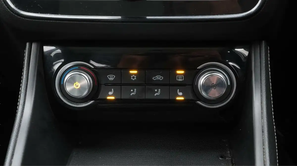 2021-mg-zs-suv-e-exclusive-ev-big-12