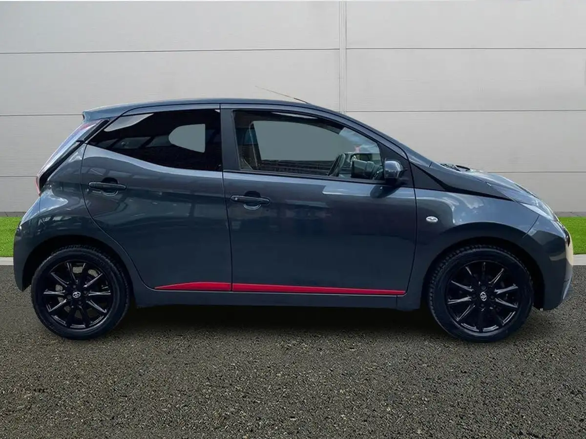 2017-toyota-aygo-10-vvt-i-x-press-71bhp-big-7