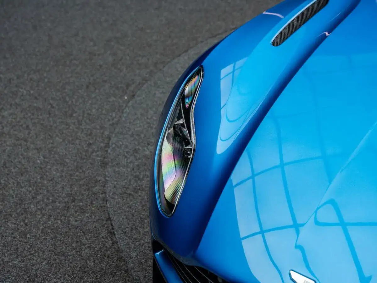 2019-aston-martin-db11-40-v8-big-28