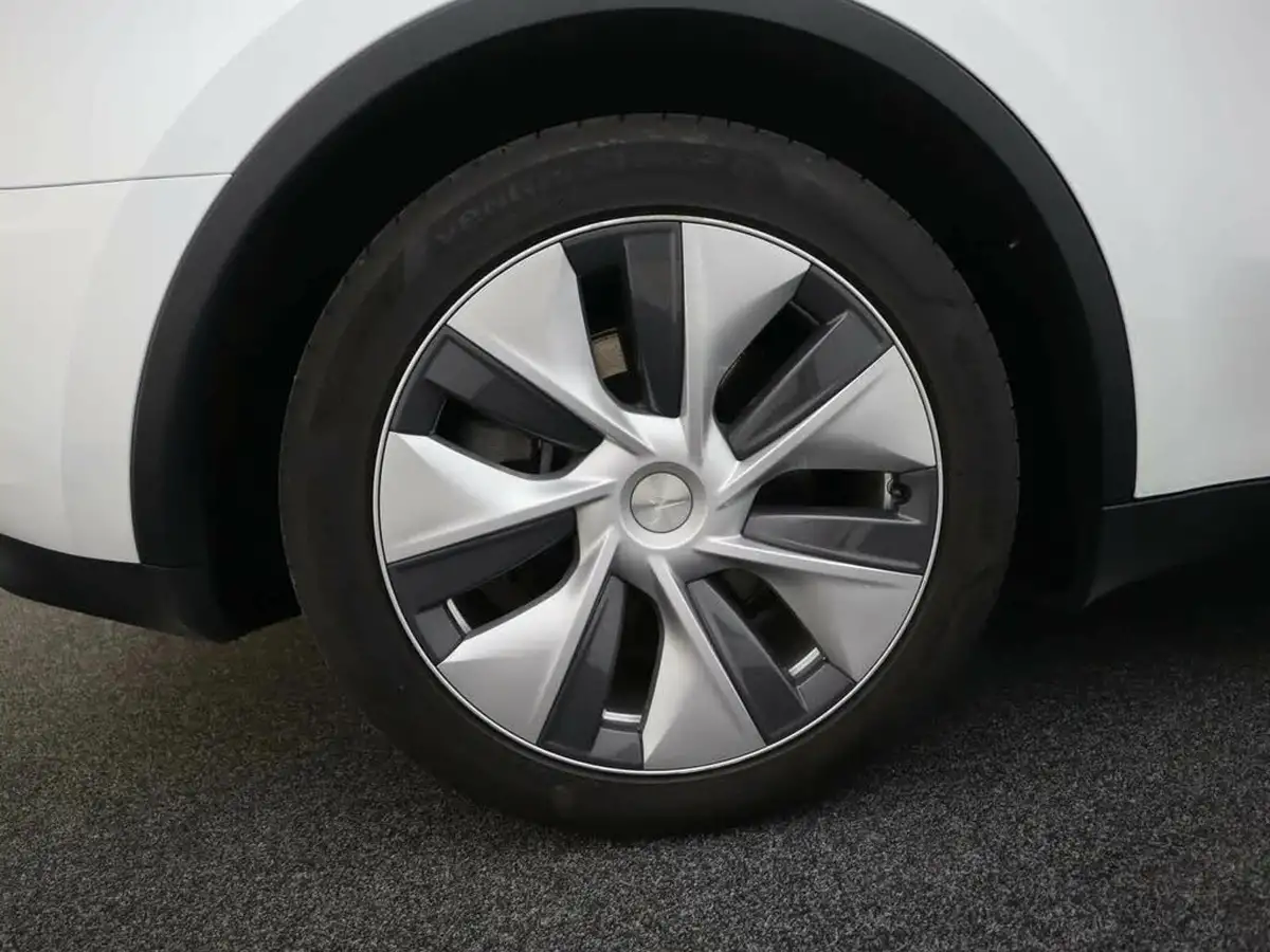 2023-tesla-model-y-e-rwd-big-6