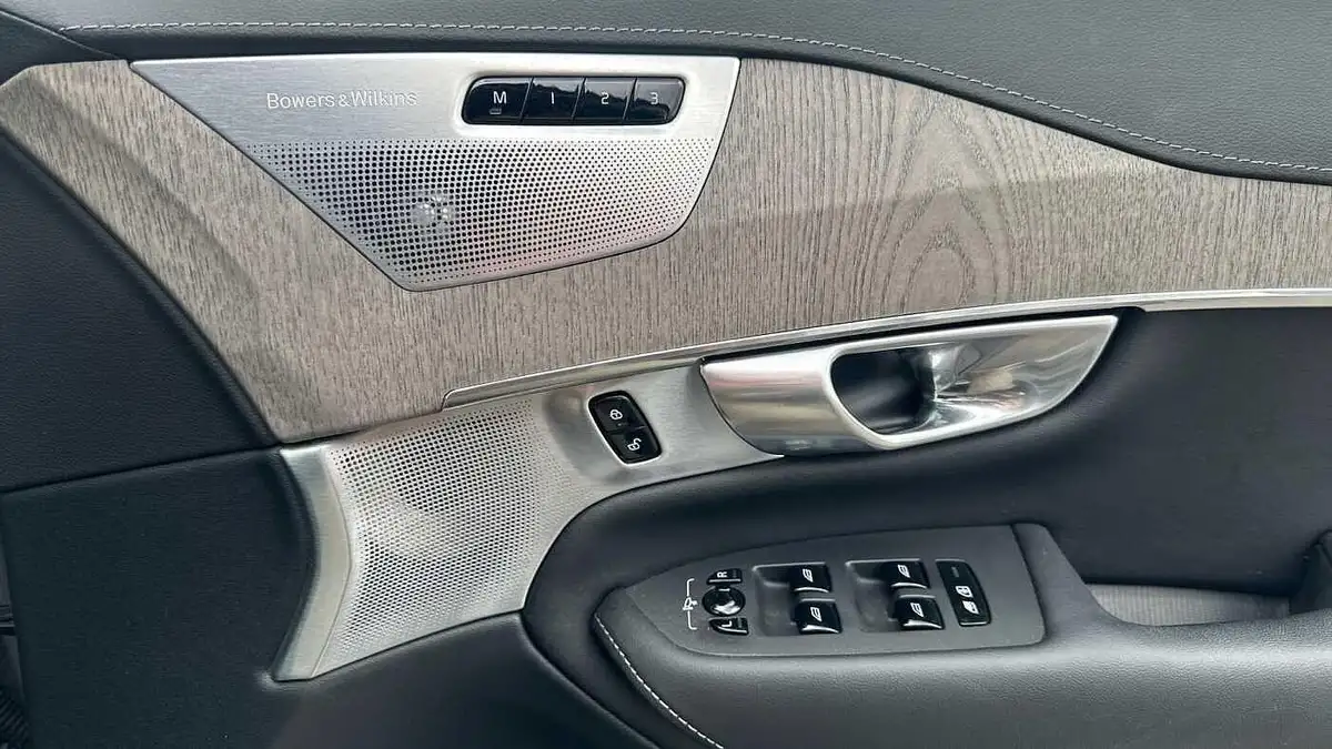 2022-volvo-xc90-20-t8-ultimate-bright-big-23