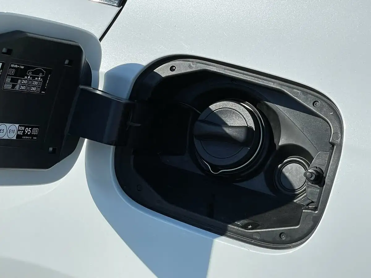 2021-mercedes-benz-a-class-13-a200-exclusive-edition-7g-dct-big-27