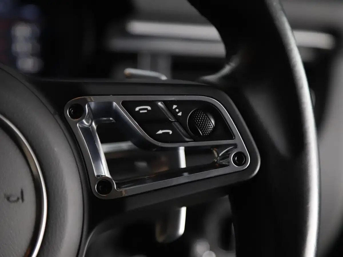 2021-porsche-macan-30-s-big-22