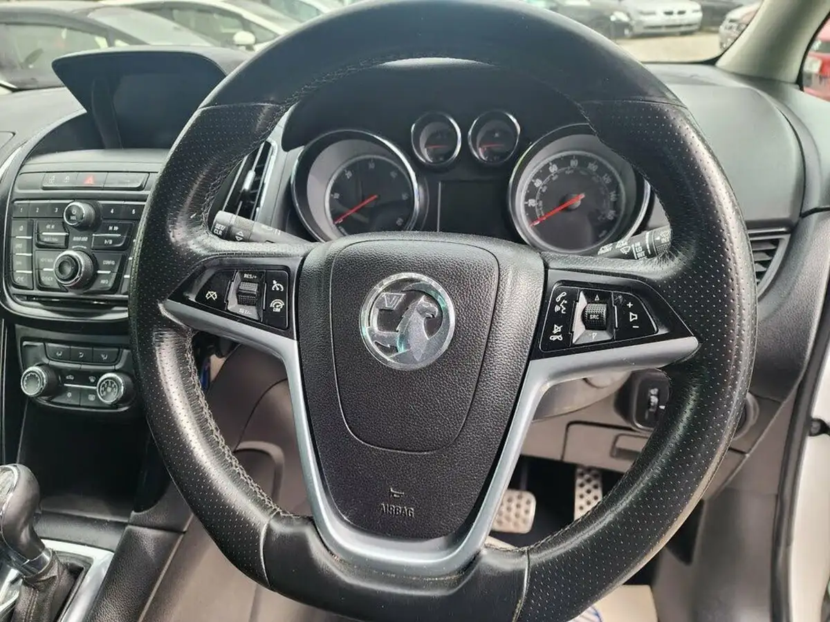 2016-vauxhall-zafira-tourer-20cdti-sri-auto-big-18