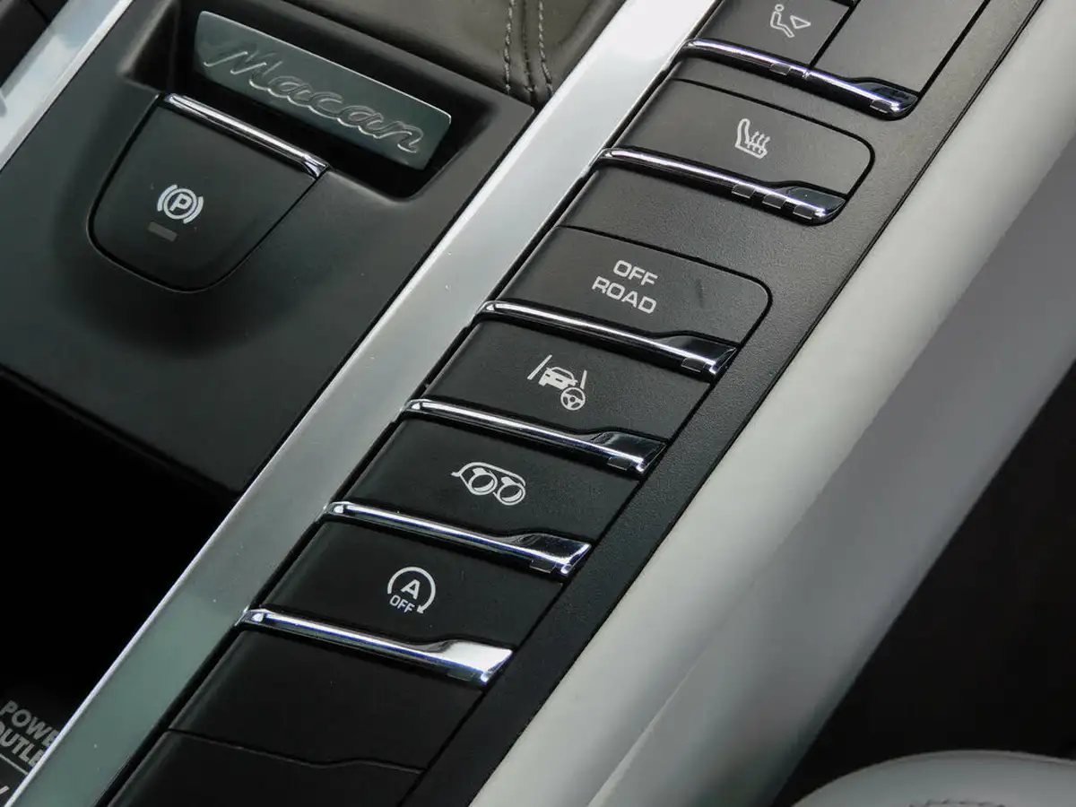 2015-porsche-macan-36-turbo-big-48