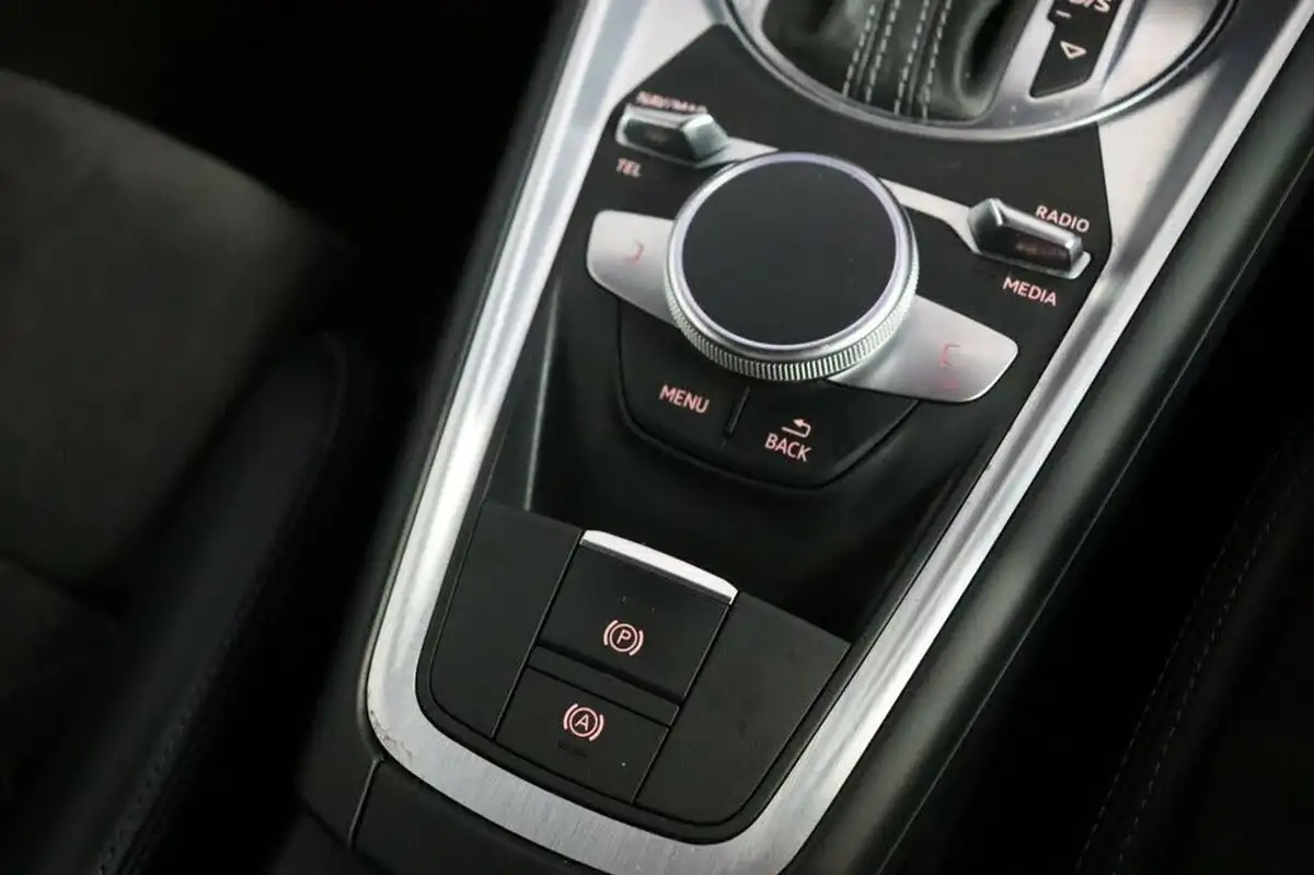 2019-audi-tt-coupe-20-40-tfsi-s-line-big-30