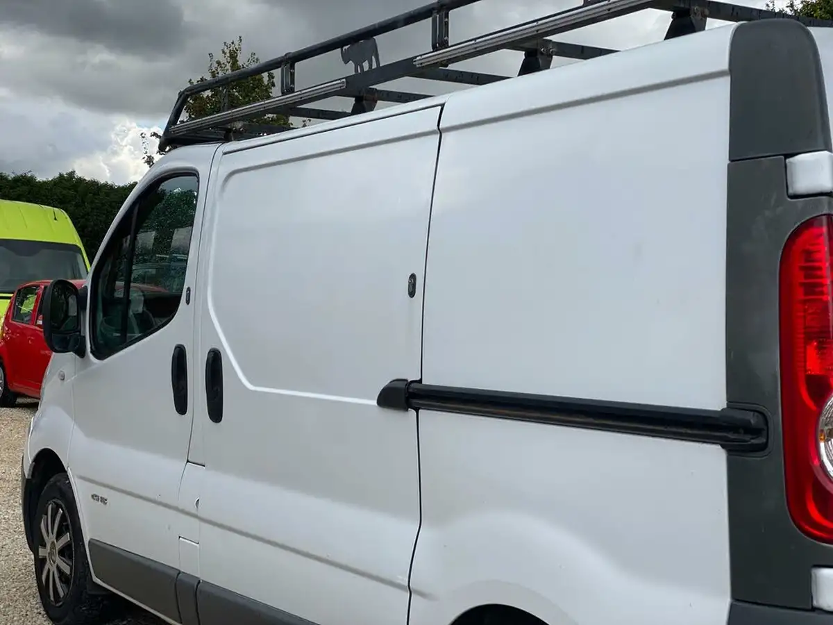 2009-renault-trafic-20td-sl27dci-115-panel-van-big-17