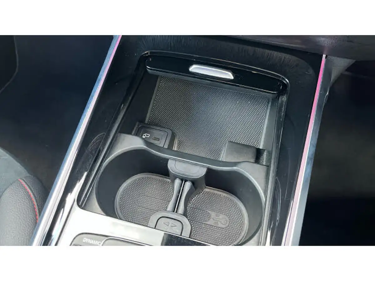 2023-mercedes-benz-glb-class-13-glb200-amg-line-executive-big-20