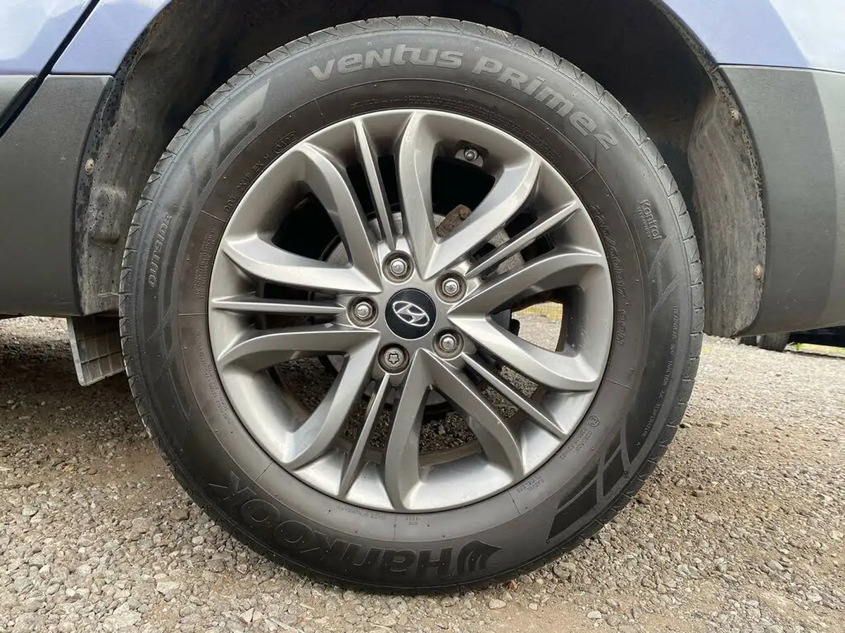 2013-hyundai-ix35-17td-se-nav-big-25