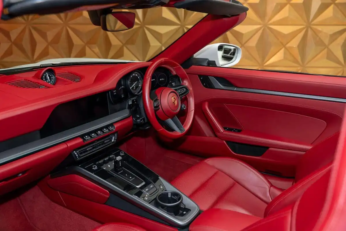 2023-porsche-911-30-targa-4-big-12