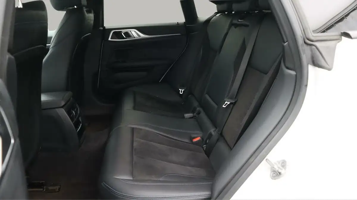 2022-bmw-i4-e-edrive40-m-sport-big-16