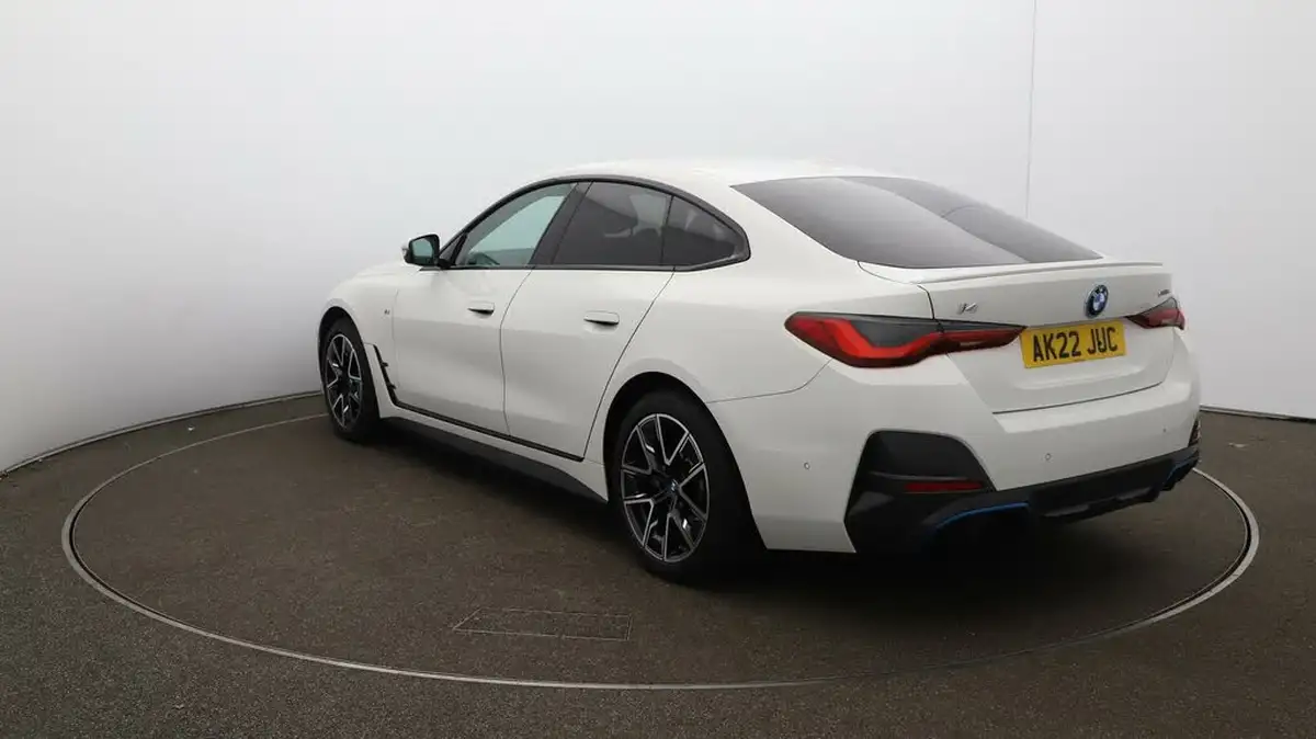 2022-bmw-i4-e-edrive40-m-sport-big-56