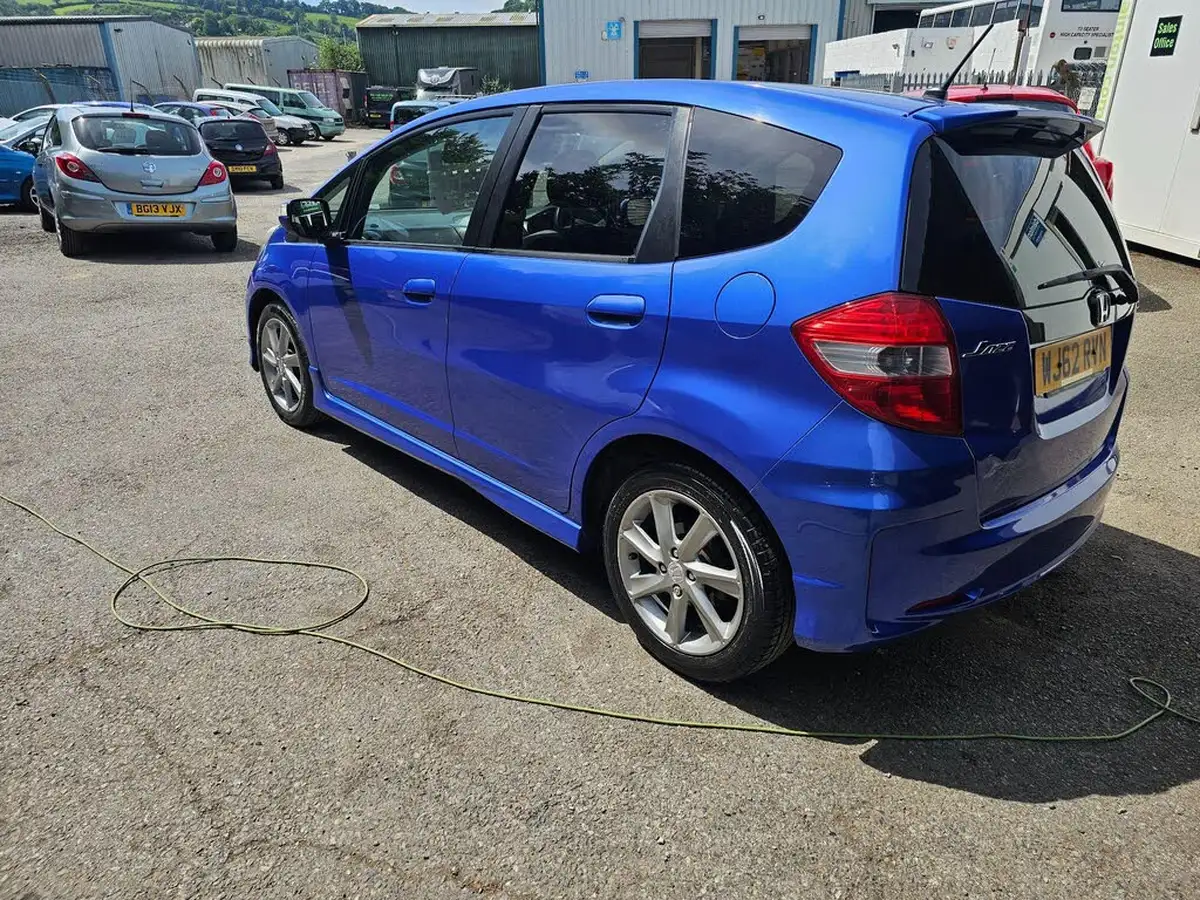 2012-honda-jazz-14-si-big-5