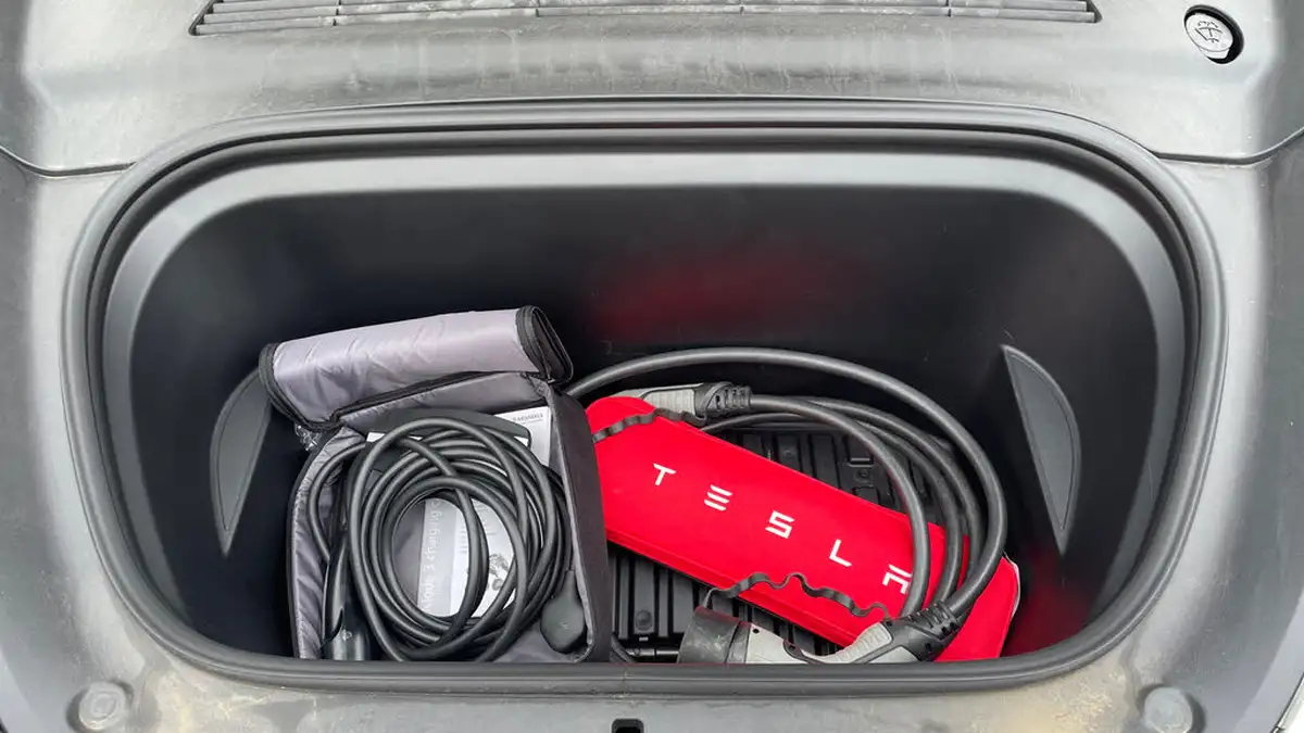 2022-tesla-model-y-e-long-range-big-15