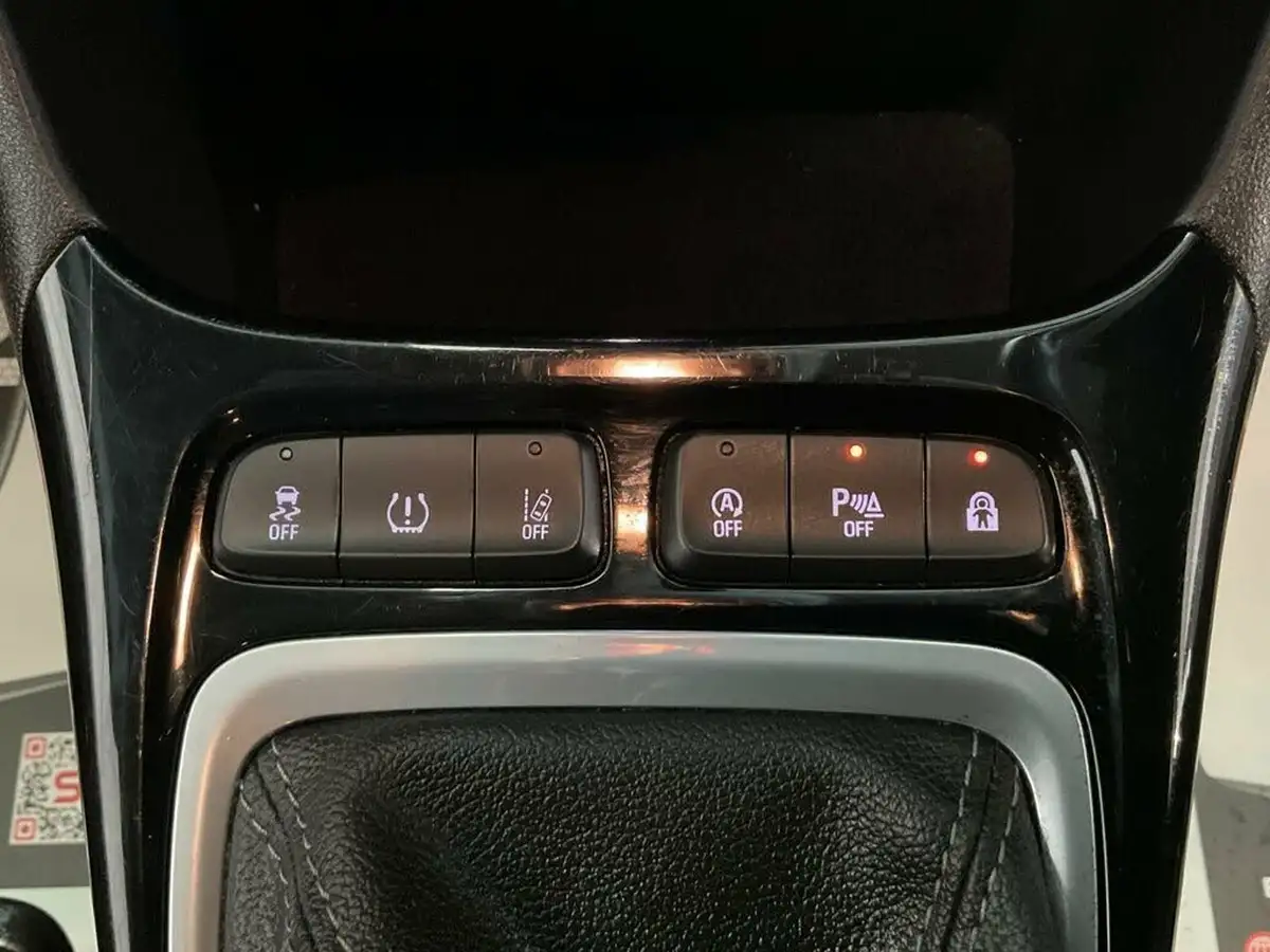 2021-vauxhall-crossland-12-sri-nav-130ps-big-44