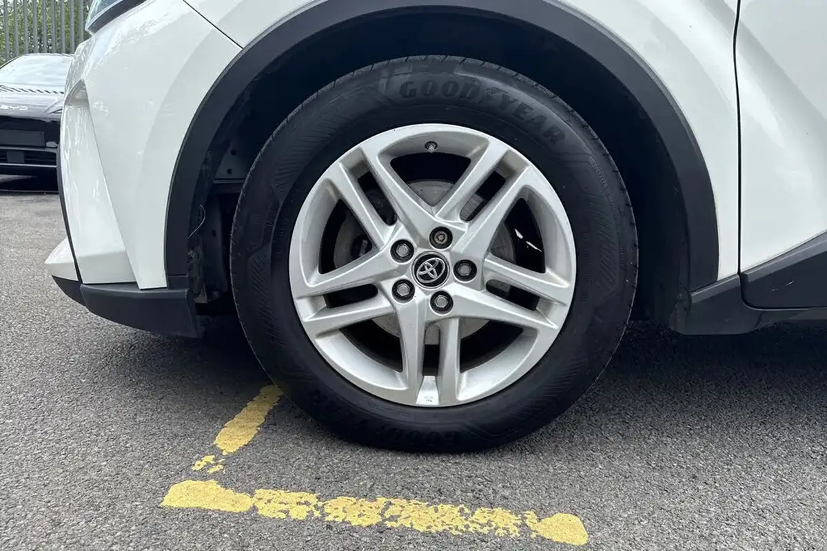2021-toyota-c-hr-18-vvt-i-icon-big-12