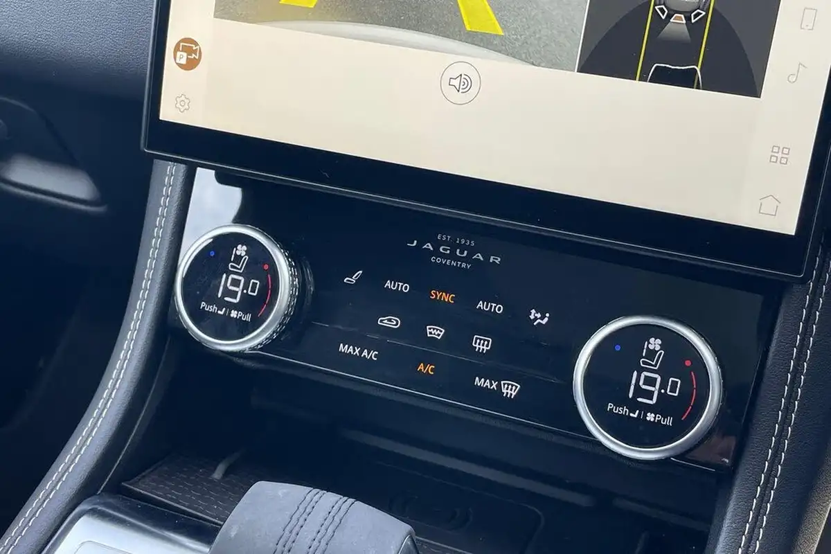 2023-jaguar-f-pace-20-d200-r-dynamic-se-black-big-23