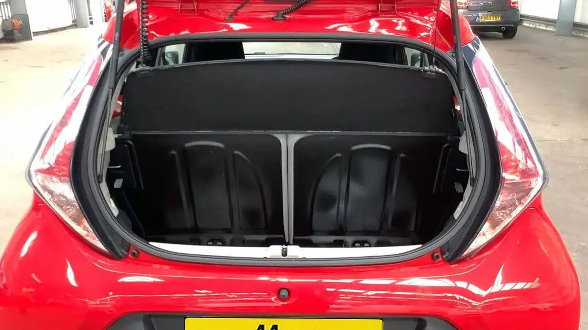 2015-toyota-aygo-10-vvt-i-x-play-5d-big-9