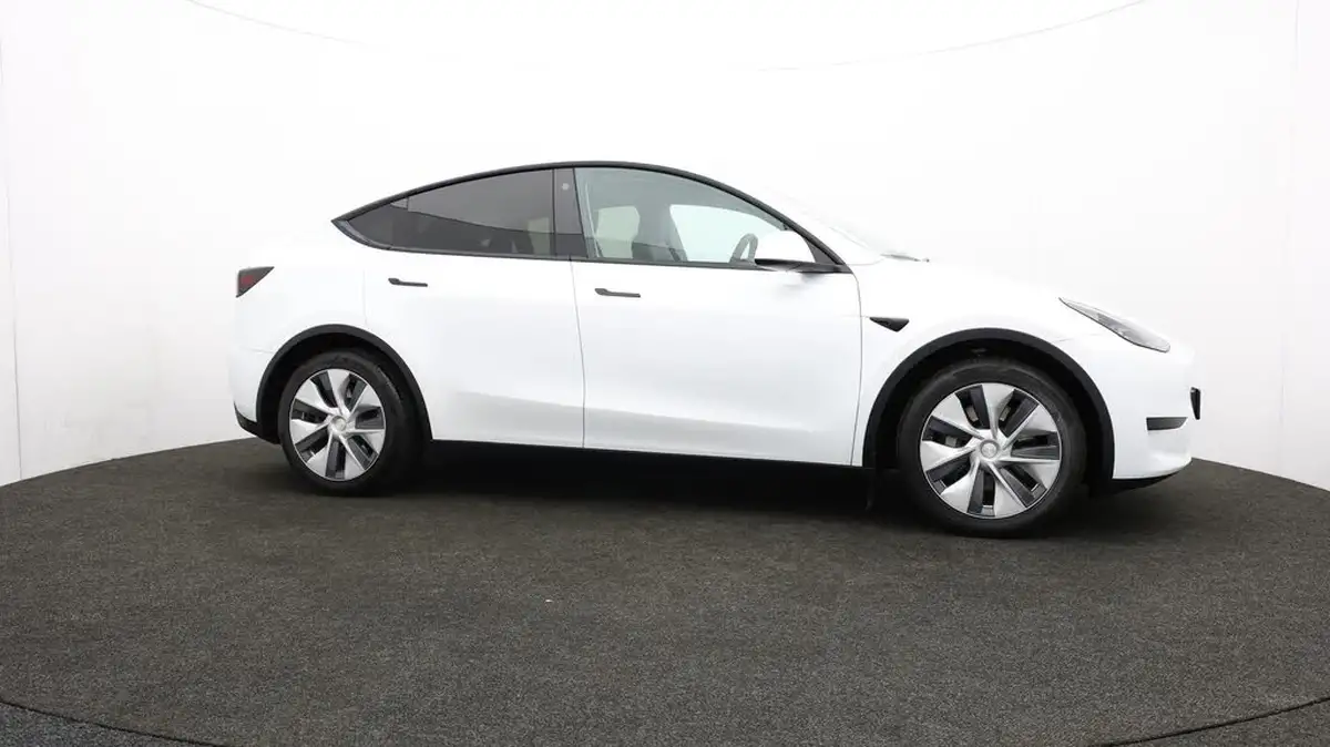 2023-tesla-model-y-e-rwd-big-44