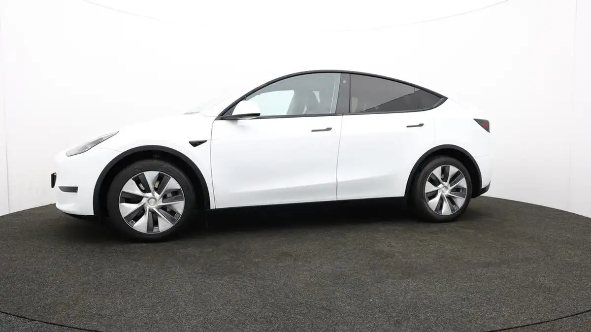 2023-tesla-model-y-e-rwd-big-68
