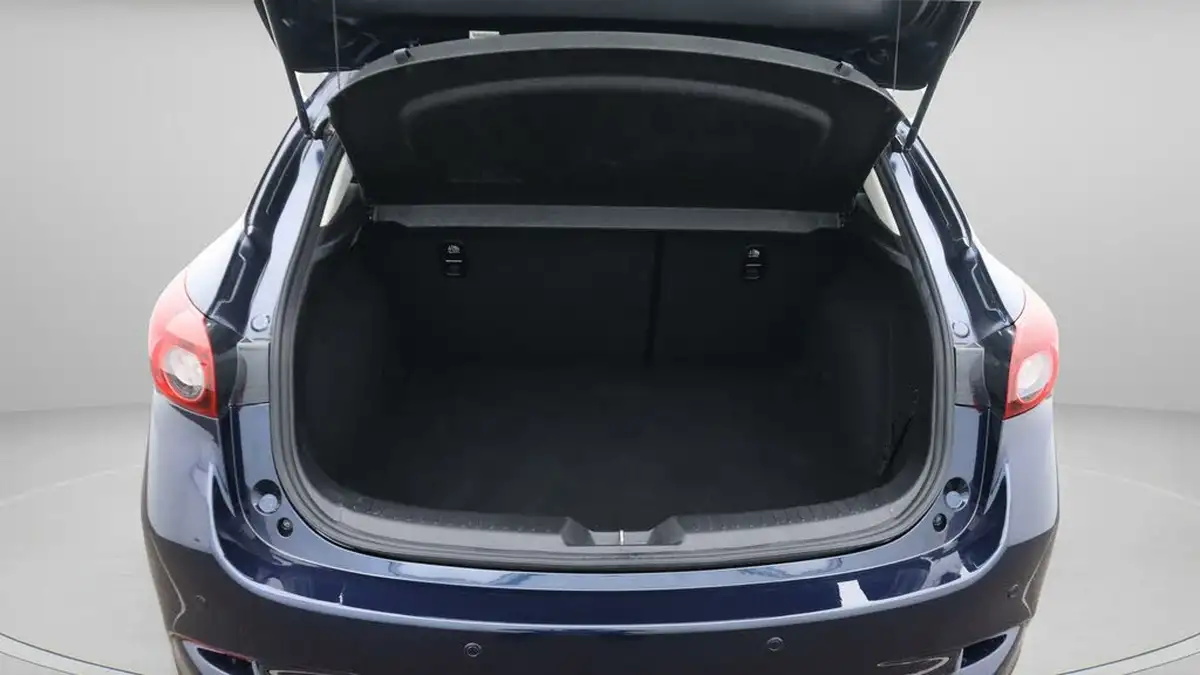 2018-mazda-mazda3-20-se-nav-big-17