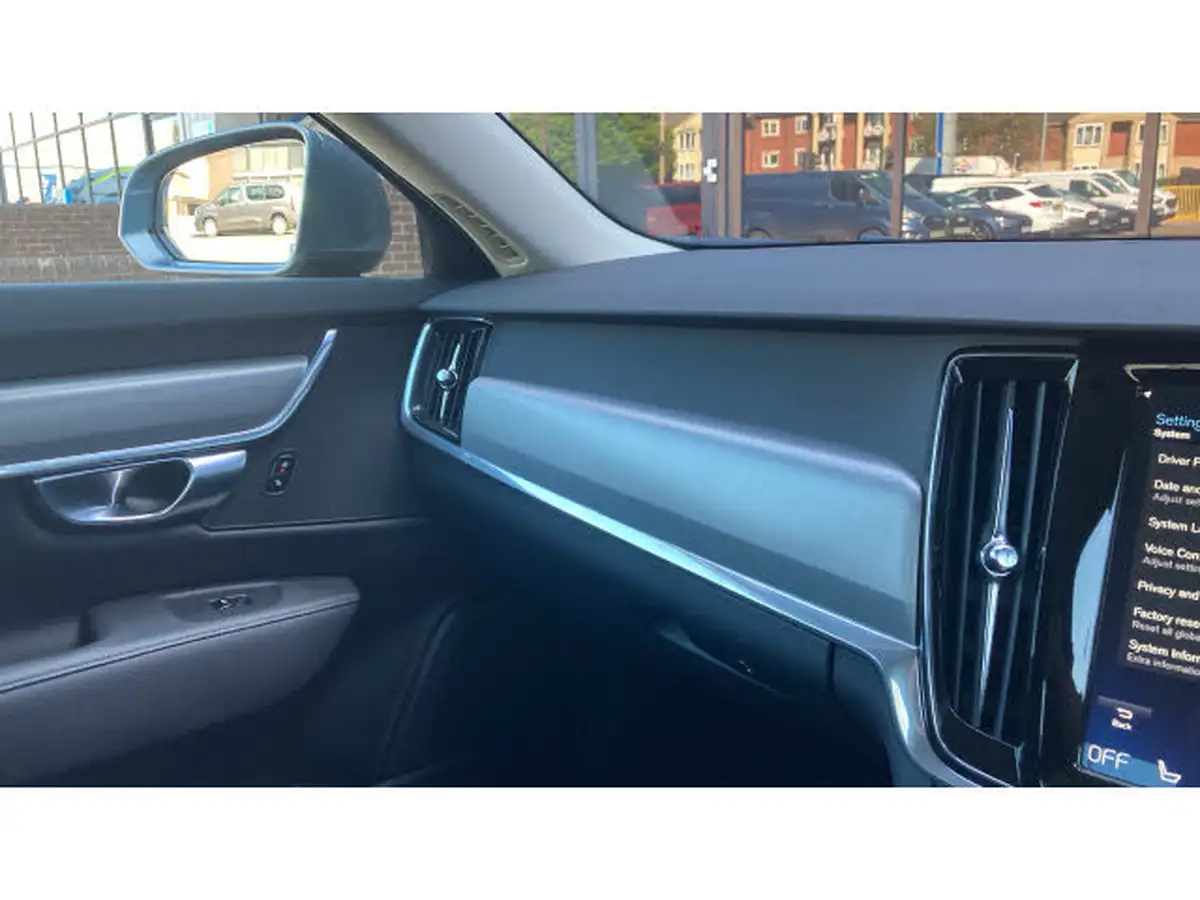2019-volvo-s90-20-t4-momentum-big-6
