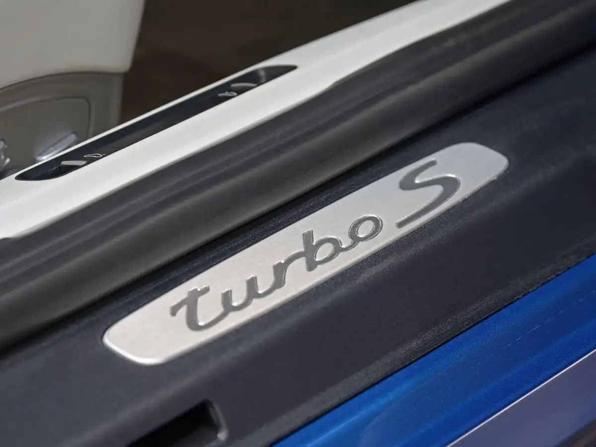 2015-porsche-911-38-turbo-s-coupe-big-15