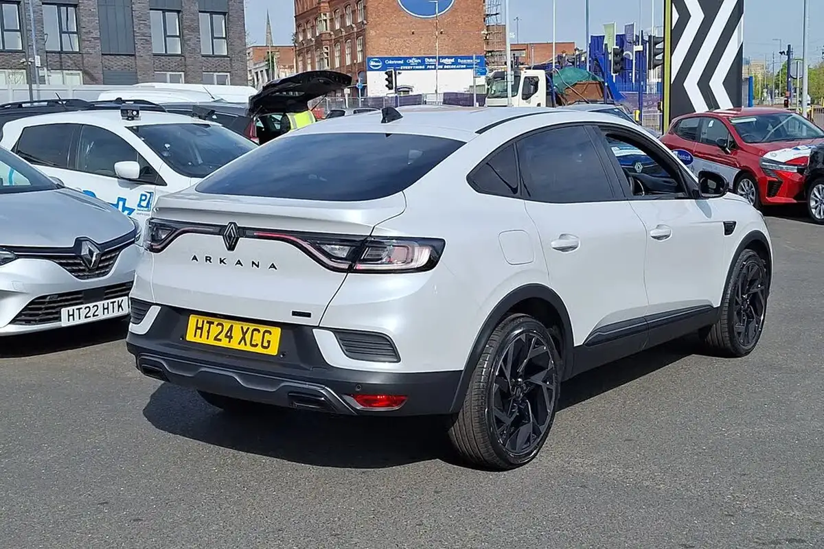 2024-renault-arkana-16-esprit-alpine-big-19