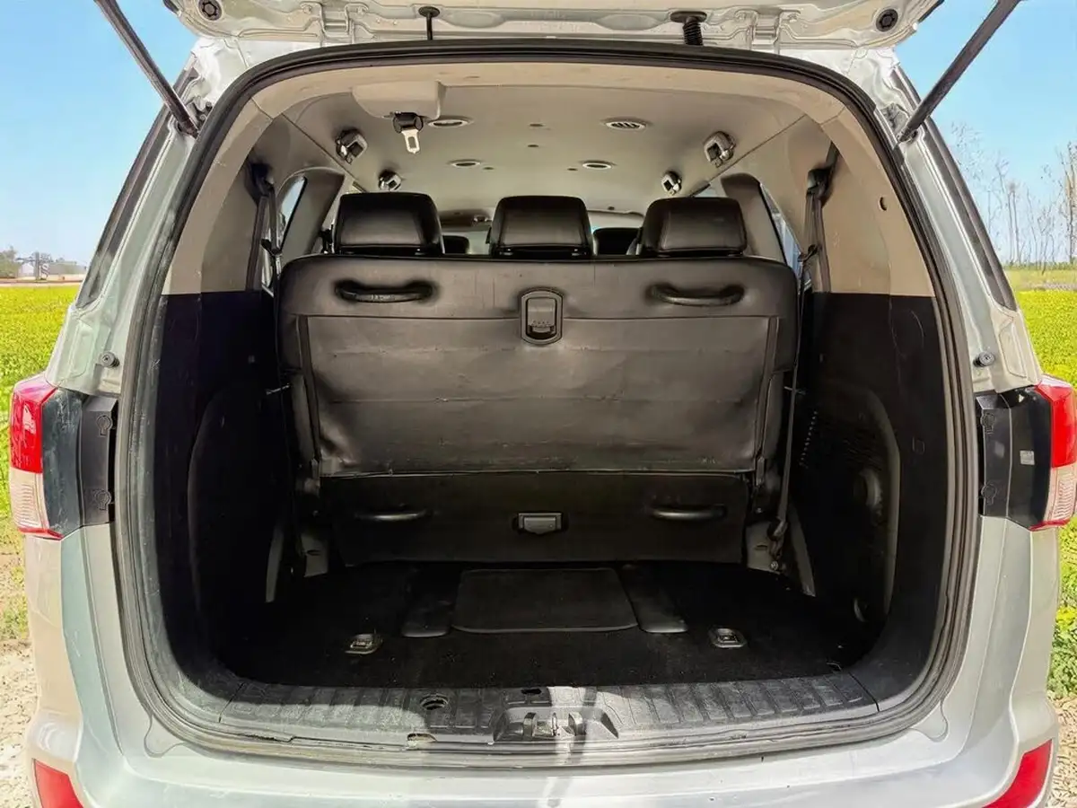 2018-kgm-ssangyong-turismo-22td-ex-auto-big-7