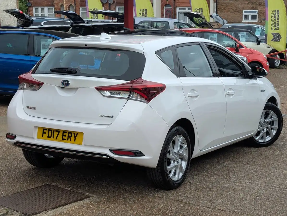 2017-toyota-auris-18-vvt-i-hsd-business-edition-tss-hatchback-big-3
