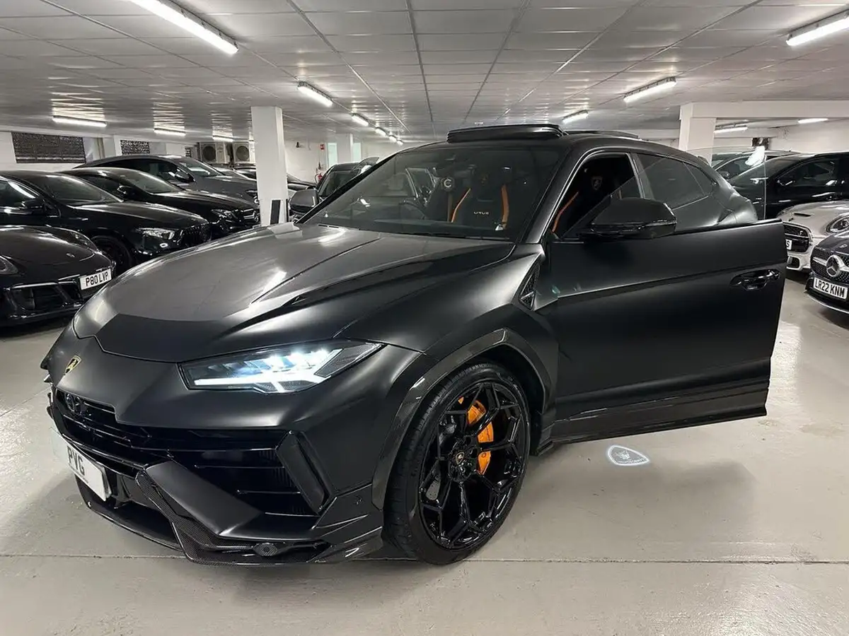 2023-lamborghini-urus-40-no-trim-big-6