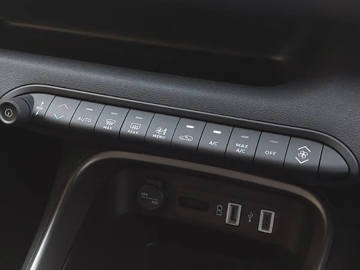 2025-jeep-avenger-12-gse-summit-big-15