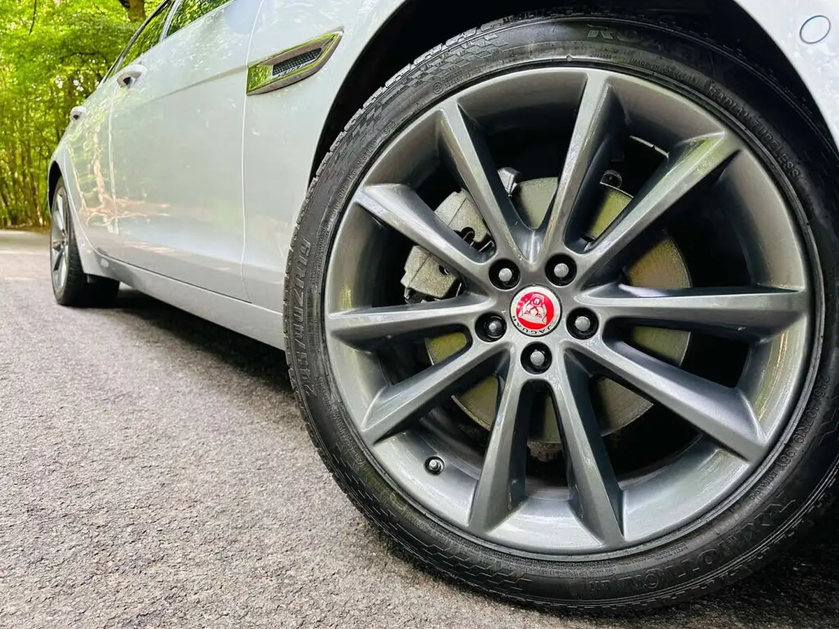2018-jaguar-xf-20td-portfolio-240ps-awd-saloon-4d-1998cc-auto-big-45