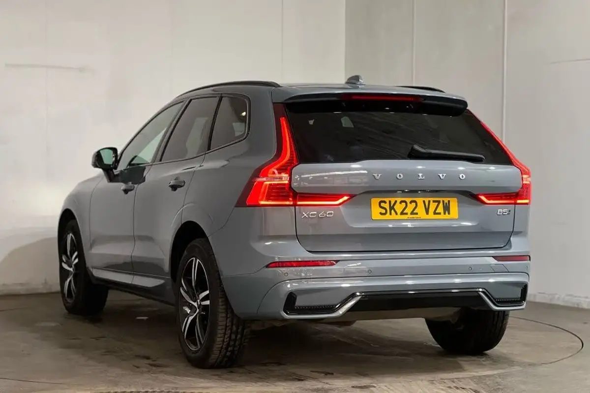 2022-volvo-xc60-20-b5-r-design-awd-big-21