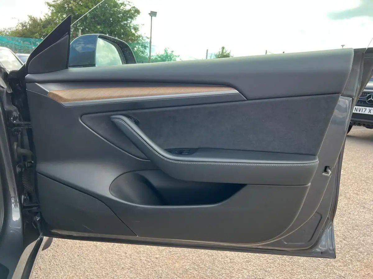 2021-tesla-model-3-e-long-range-4x4-big-35
