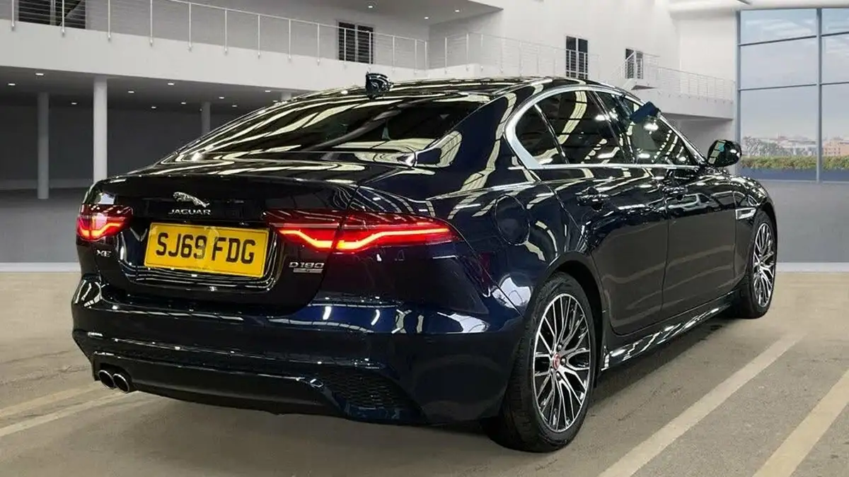 2019-jaguar-xe-20d-r-dynamic-s-big-1