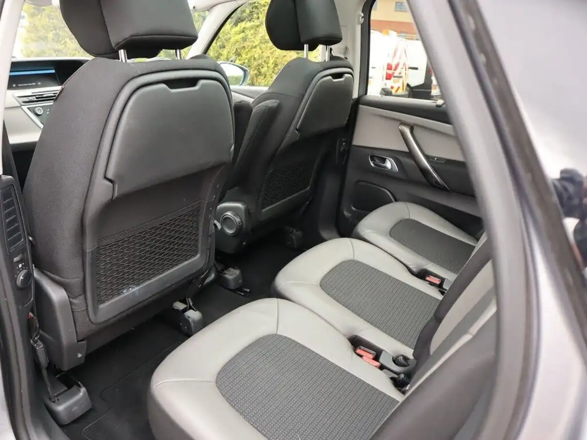 2019-citroen-c4-spacetourer-15bluehdi-flair-big-22