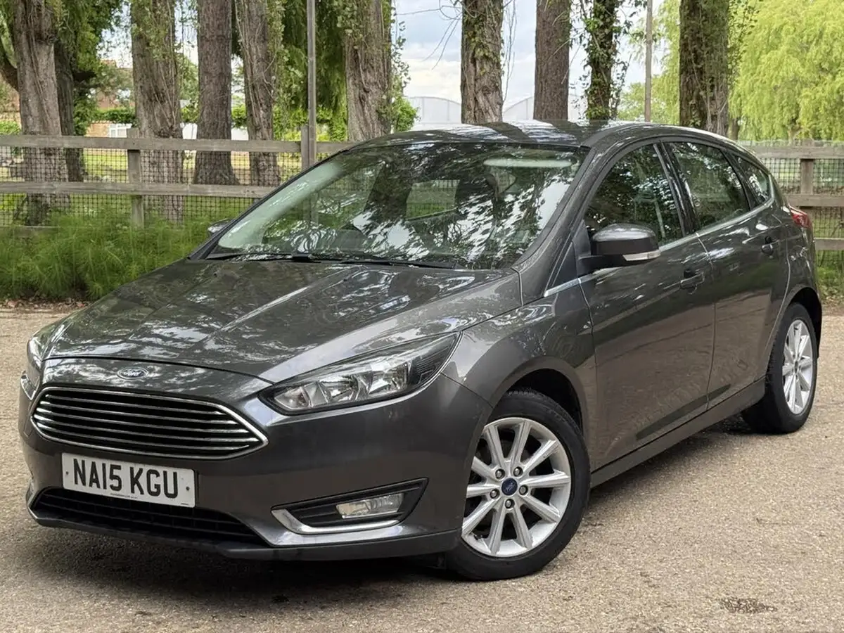 2015-ford-focus-10-titanium-t-125ps-hatchback-big-11