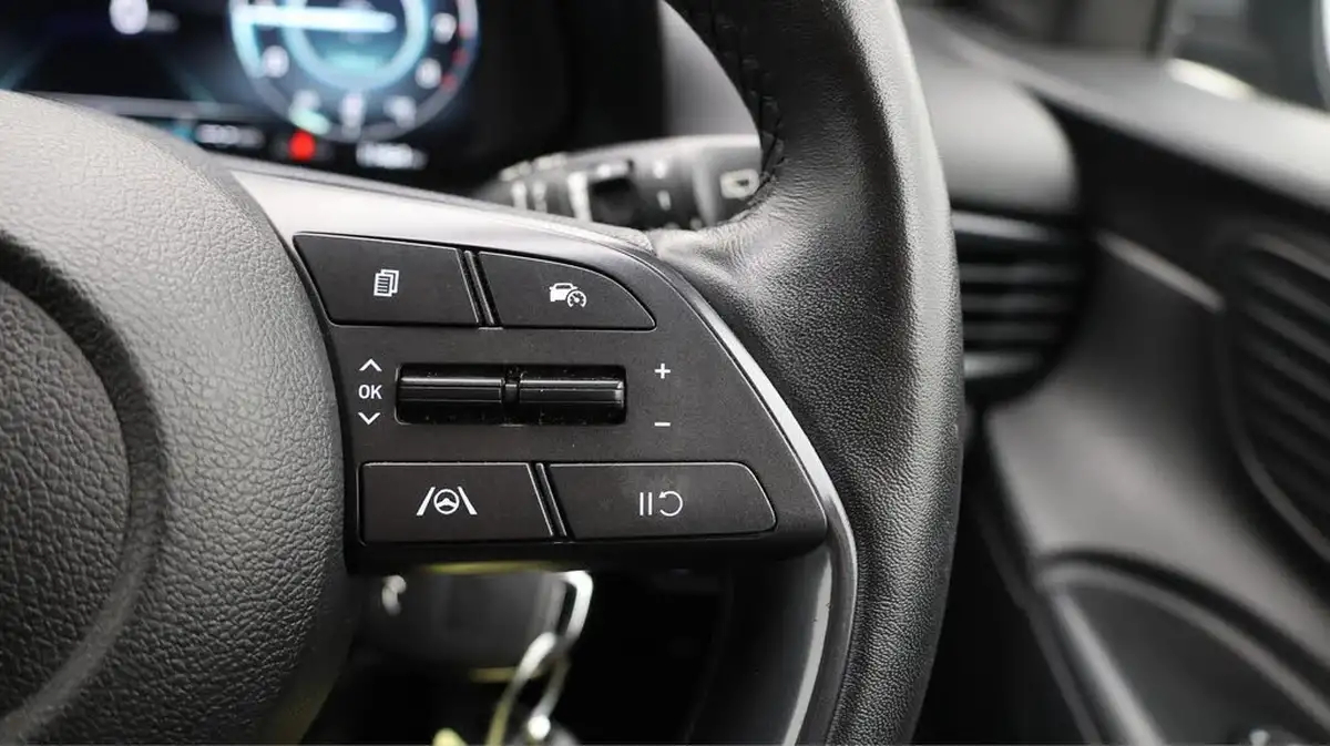 2022-hyundai-i20-10-t-gdi-premium-eclutch-imt-big-25